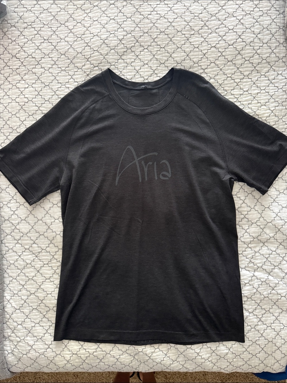 Lululemon Men’s Aria Black Subtle Logo Short-Sleeve Tee. Sz Medium